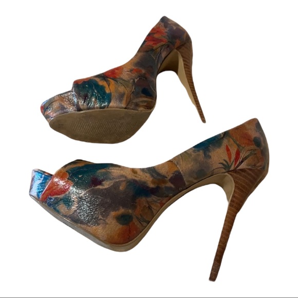 🌹 4/$30 DIBA VEGAN FLORAL PRINT HEELS - Picture 4 of 6
